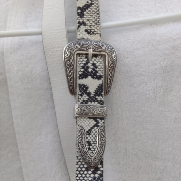 Bundle snake-skin leather belt & 2 sunglasses - your offer?